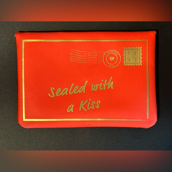 Ipsy "Sealed with a Kiss" Bag - Picture 1 of 3